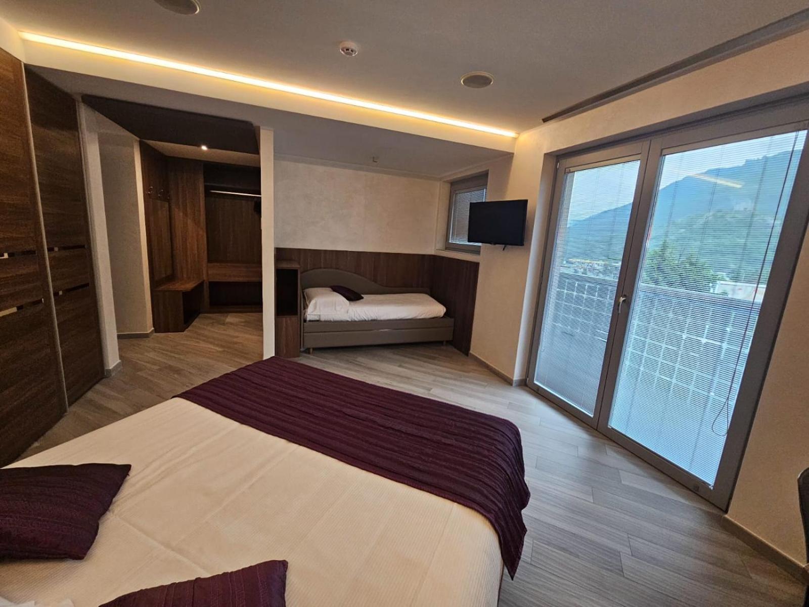 Mito Hotel Шатийон Экстерьер фото