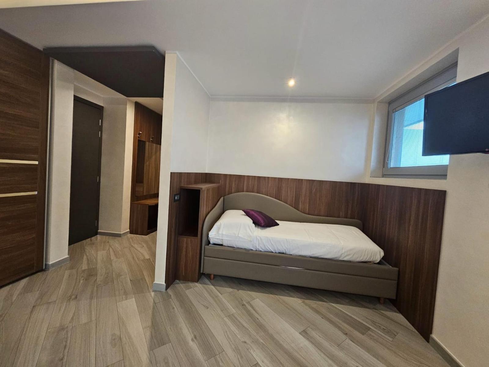Mito Hotel Шатийон Экстерьер фото