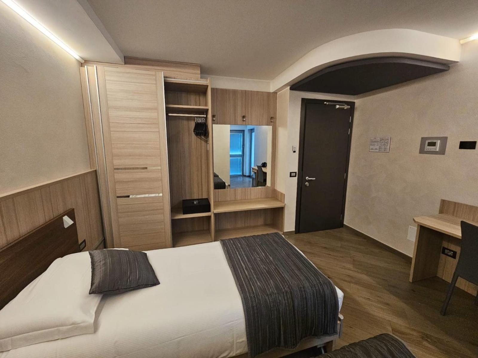 Mito Hotel Шатийон Экстерьер фото