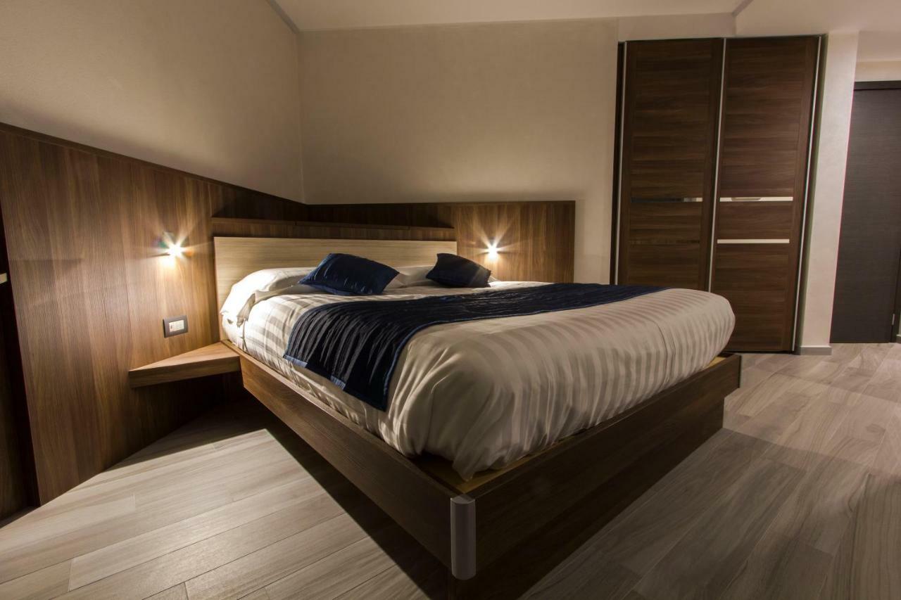Mito Hotel Шатийон Экстерьер фото